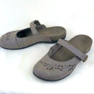 Women's Vionic, Rest Midway Clog 7